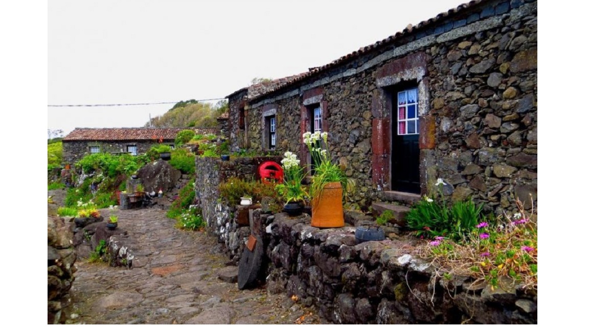Azores_Flores_Aldeia_Cuada.jpg
