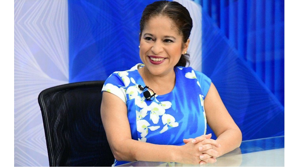 El Salvador ministra Valdez