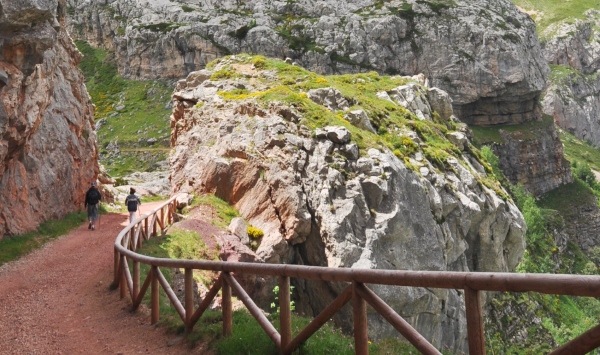 Bajada hacia los lagos de Saliencia apie