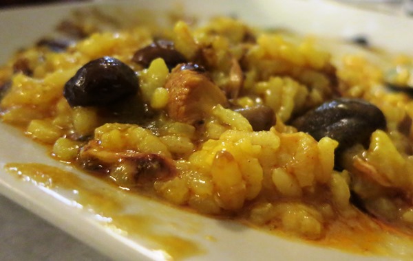 Arroz con 'pitu' y setas, de La Chabola, en La Plaza de Teverga arroz