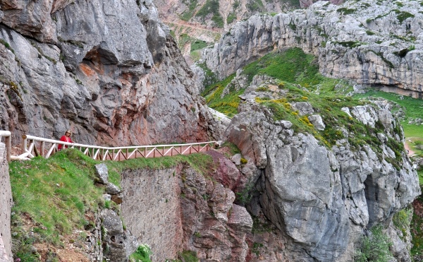 Camino de acceso a los lagos de Saliencia, desde la Collada de Balbarán collada