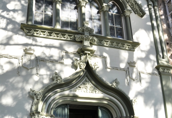detalles de la fachada de la capilla de la Merced fachada