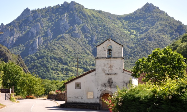 Iglesia de Almurfe, del concejo de Belmonte iglesia