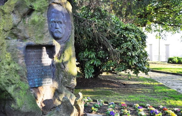 Monumento a Pablo Iglesias. monumento