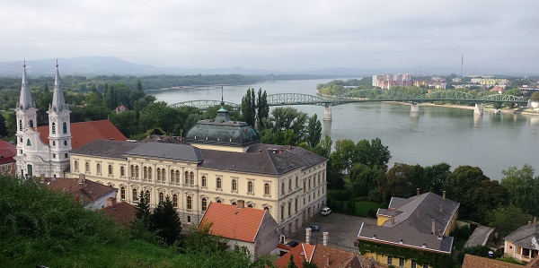 Eszterrgom (Hungría).- Vista desde la Basílica. Enfrente, Stúrovo (Eslovaquia) basilica_0