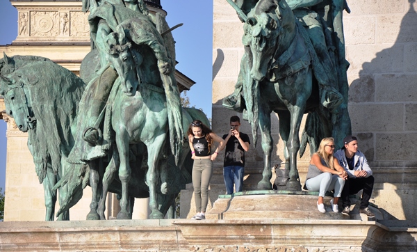 Budapest.- Plaza de los Héroes. Monumento del Milenio milenio