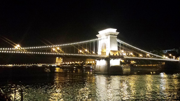 Budapest.- Puente de las Cadenas noche_puente