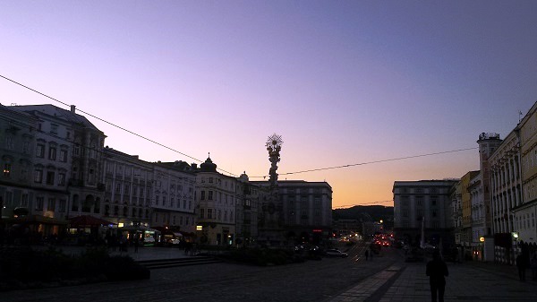 Linz. Ocaso en la Hautplatz ocaso