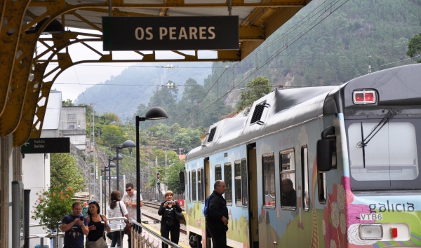 Tren turístico en la estación de Os Peares tren