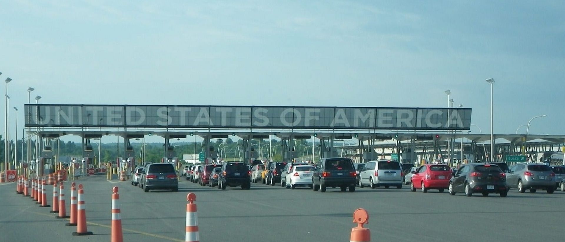 Hasta el 21 de julio Estados Unidos y Canadá cierran fronteras Expreso