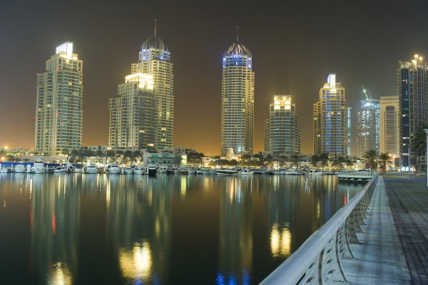 Skyline nocturno de Dubai