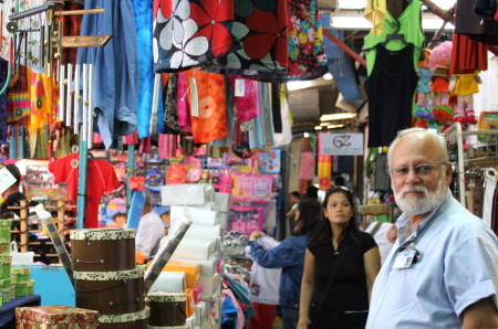 Menno en el mercado del Carmel