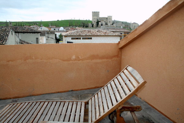vista de Ampudia desde la terraza de una suite