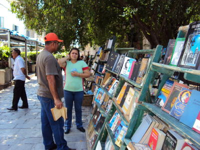 libreros de viejo en la Plaza de Armas