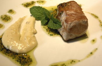 Atún Rojo con mojo de miel de castaño y puré de papas antiguas Atún Rojo con mojo de miel de castaño y puré de papas antiguas