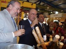 El presidente de la Diputación y el alcalde de Málaga en la Feria