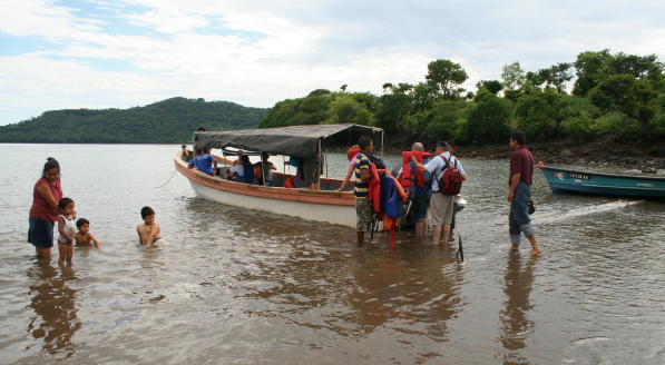 embarcando en playa Chiquirín