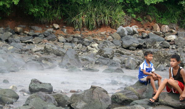 fumarolas en playa Chiquirín