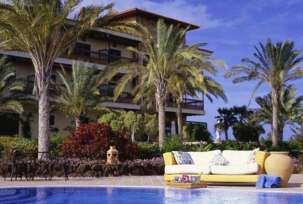 vista del Elba Palace desde la piscina