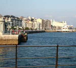 puerto de Santander en un día soleado