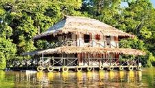 Casa flotante en el Amazonas colombiano