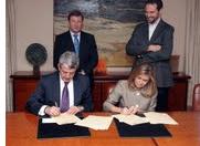 Firma del acuerdo Paradores-Unicef